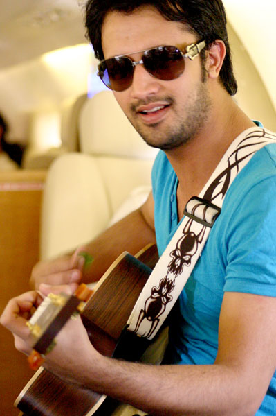 atif aslam wallpaper. Atif Aslam Singing