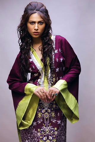 Hot Model Ayyan in Lakhani Dress