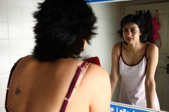 Gul Panag Expose Her Back in Turning 30!!!