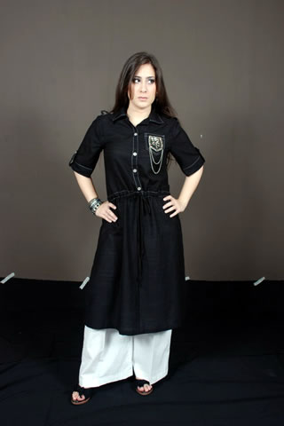 Cute Pakistani Girl in Black & White Shalwar Kameez