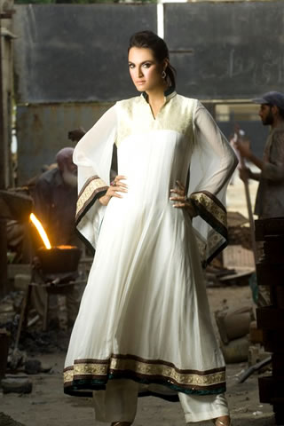 Hot Pakistani Model Nadia Hussain wearing White & Golden frock