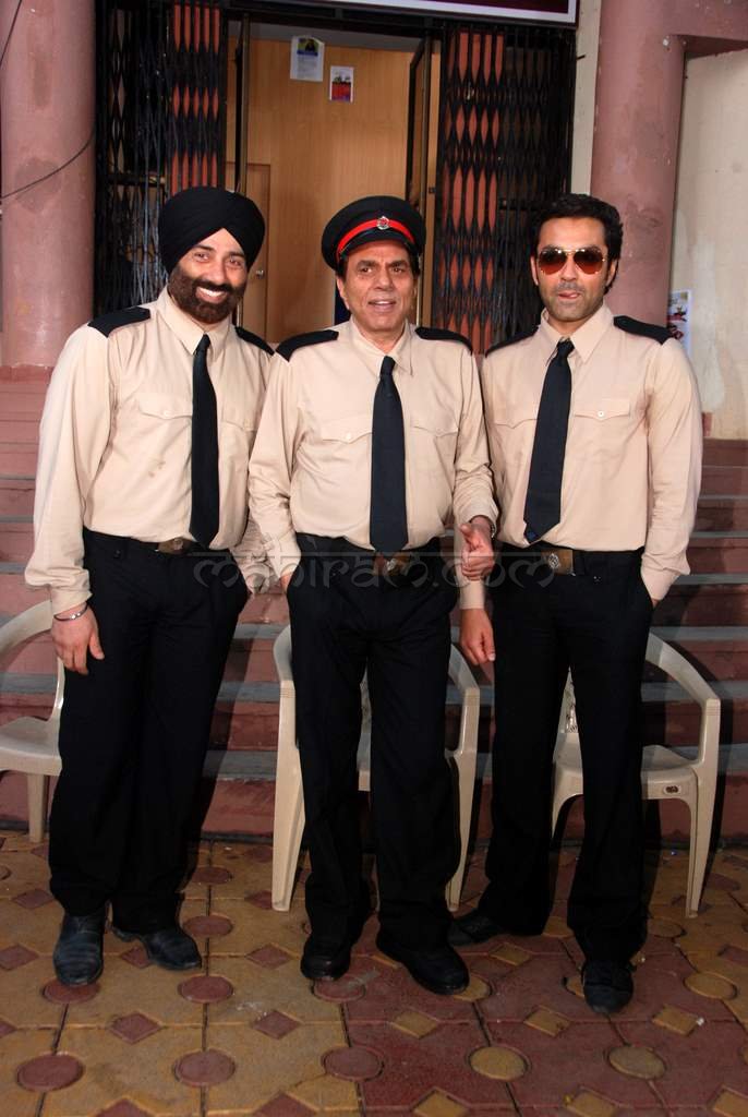 Yamla Pagla Deewana ! Deol Family