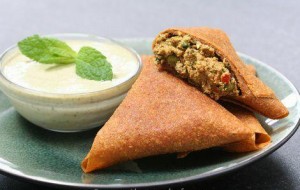 Vegetable Samosa With Raita