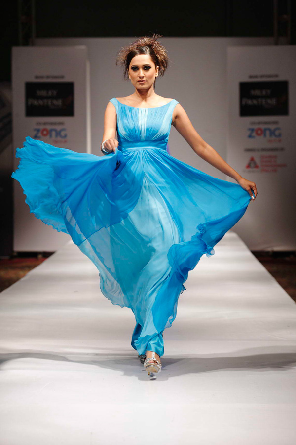 Hazree Wahids Enchanting Collection at Karachi Fashion Week 2010