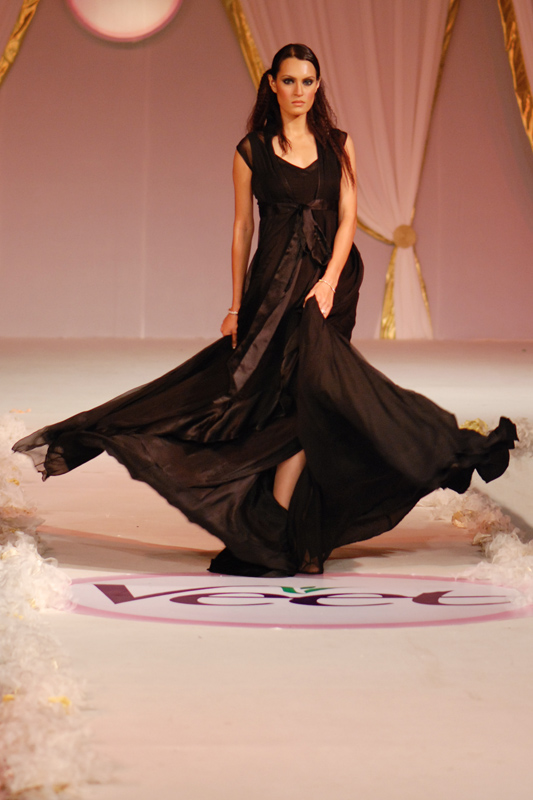Maheen Karim Dess in Veet Show