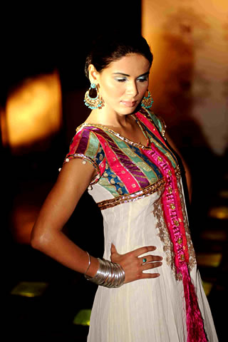 Neha Presenting Saadia Mirza Collection