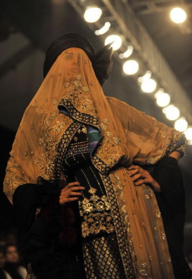 Pakistan Fashion Week START