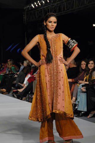 hajra hayat pfdc pakistan fashion week