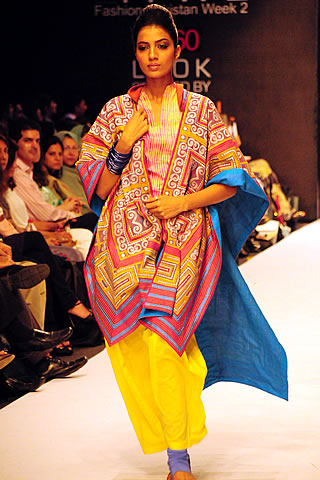 sanam chaudhry karachi fashion week