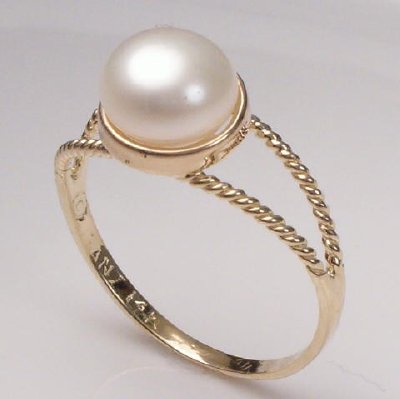 http://www.fashiontrends.pk/wp-content/uploads/2011/07/Pearl-Ring.jpg