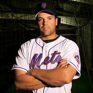 Mike Piazza Fashion 2019