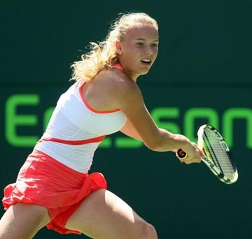 caroline wozniacki sexy red skirt 