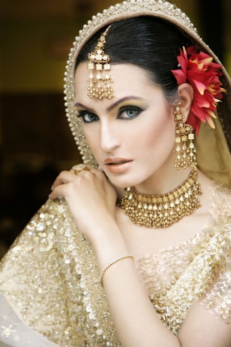 Latest & Trendy Pakistani & Indian Bridals Jewelry Designs 2014 Latest & Trendy Pakistani & Indian Bridals Jewelry Designs 2014