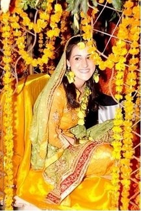 Pakistani Mayon Dresses For Wedding 2014 0 Comments