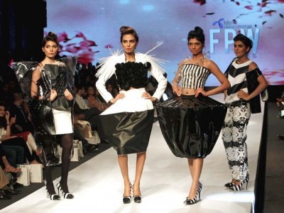 Karachi Fashion Week 2015 Models on Ramp Karachi Fashion Week 2015 Models on Ramp