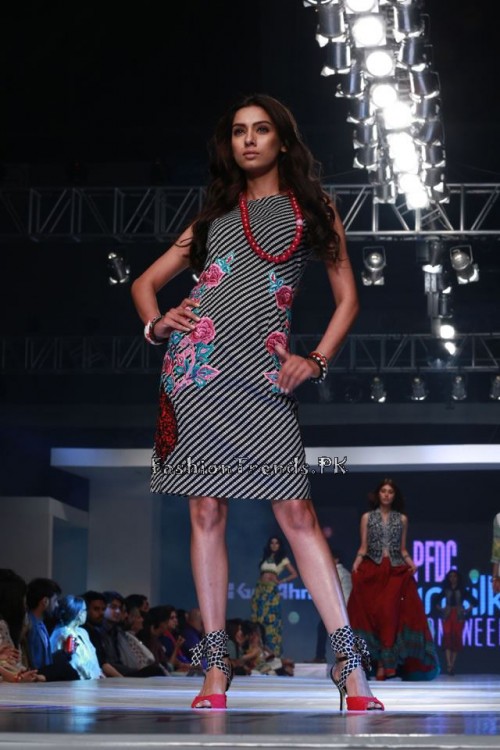 Gul Ahmed Collection at PFDC Sunsilk Fashion Week 2015 (7) Gul Ahmed Collection at PFDC Sunsilk Fashion Week 2015 (7)