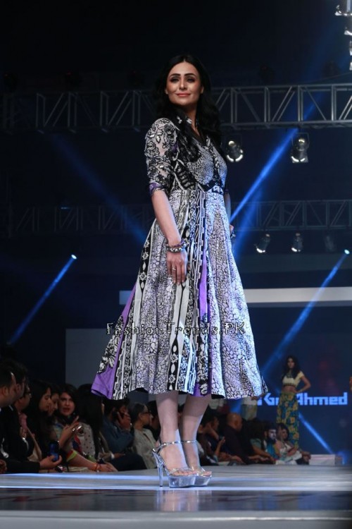 Gul Ahmed Collection at PFDC Sunsilk Fashion Week 2015 (14) Gul Ahmed Collection at PFDC Sunsilk Fashion Week 2015 (14)