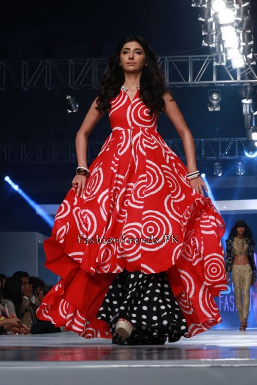 Gul Ahmed Collection at PFDC Sunsilk Fashion Week 2015 (17) Gul Ahmed Collection at PFDC Sunsilk Fashion Week 2015 (17)
