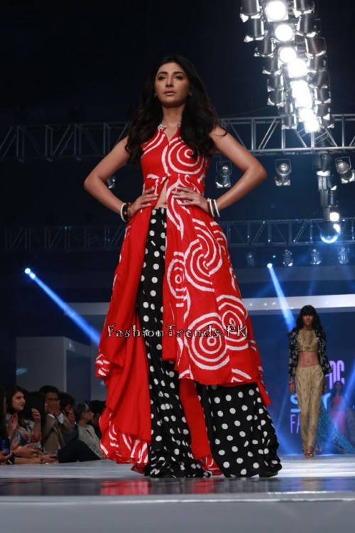 Gul Ahmed Collection at PFDC Sunsilk Fashion Week 2015 (18) Gul Ahmed Collection at PFDC Sunsilk Fashion Week 2015 (18)