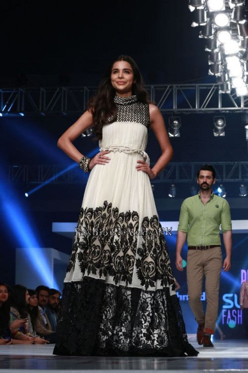 Gul Ahmed Collection at PFDC Sunsilk Fashion Week 2015 (22) Gul Ahmed Collection at PFDC Sunsilk Fashion Week 2015 (22)