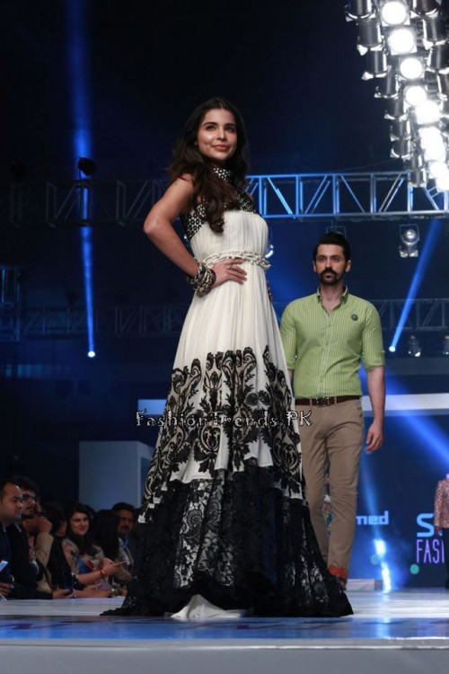 Gul Ahmed Collection at PFDC Sunsilk Fashion Week 2015 (23) Gul Ahmed Collection at PFDC Sunsilk Fashion Week 2015 (23)