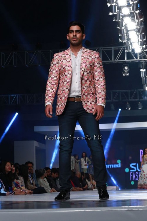Gul Ahmed Collection at PFDC Sunsilk Fashion Week 2015 (25) Gul Ahmed Collection at PFDC Sunsilk Fashion Week 2015 (25)