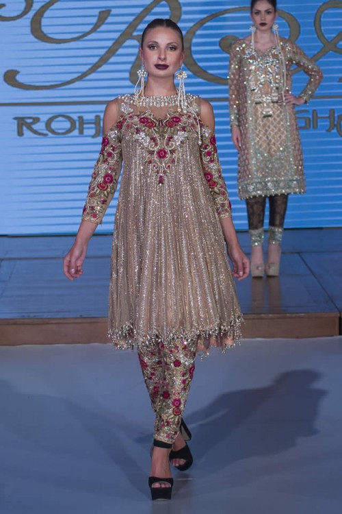 Sara Rohale Asghar Bridal Dresses Pakistan Fashion Week London 2015 02 Sara Rohale Asghar Bridal Dresses Pakistan Fashion Week London 2015 02