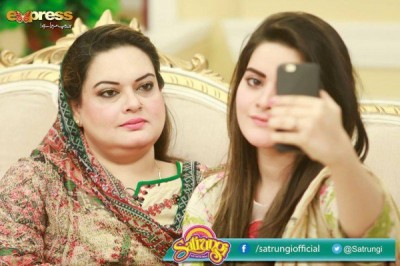 Aiman and Minal Khan With Their Mother in Morning Show Satrungi Aiman and Minal Khan With Their Mother in Morning Show Satrungi