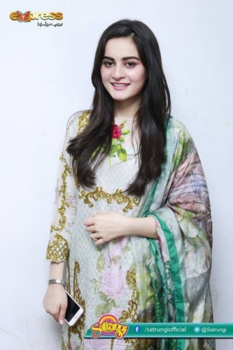 Aiman and Minal Khan With Their Mother in Morning Show Satrungi Aiman and Minal Khan With Their Mother in Morning Show Satrungi