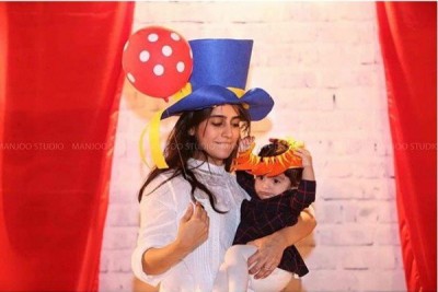 Alishba Yousuf poses with her baby boy. Alishba Yousuf poses with her baby boy.