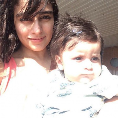 Alishba Yousuf poses with her baby boy. Alishba Yousuf poses with her baby boy.