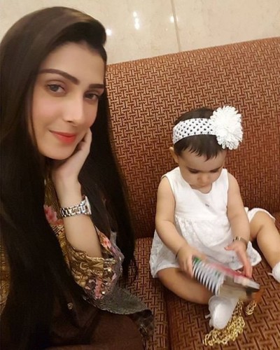Ayeza Khan is here with her beautiful daughter Hoorain Taimoor. Ayeza Khan is here with her beautiful daughter Hoorain Taimoor.
