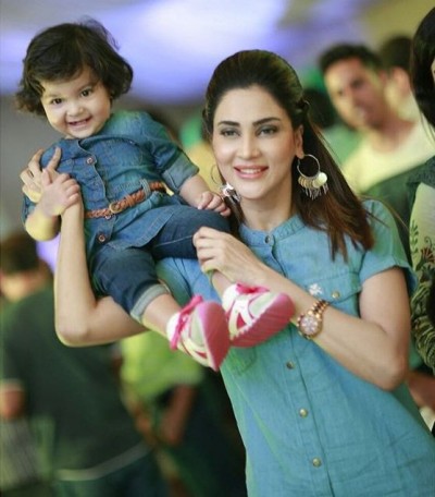 Fiza Ali with her cute baby girl Fiza Ali with her cute baby girl