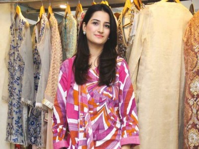 Saleha Qureshi showcases Eid collection 2016