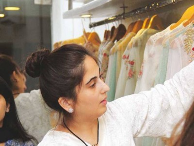 Saleha Qureshi showcases Eid collection 2016