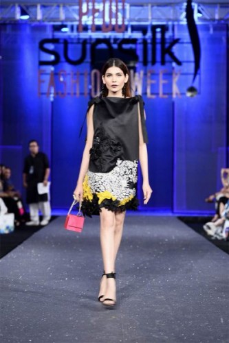 Sana Safinaz Chateau Marmont Collection at PSFW17 Sana Safinaz Chateau Marmont Collection at PSFW17